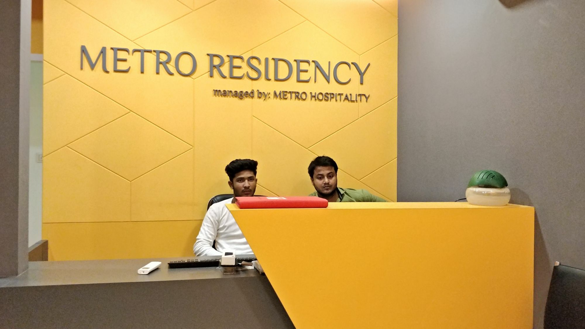Oyo Flagship 13885 Metro Residency Hotel Mumbai Bagian luar foto